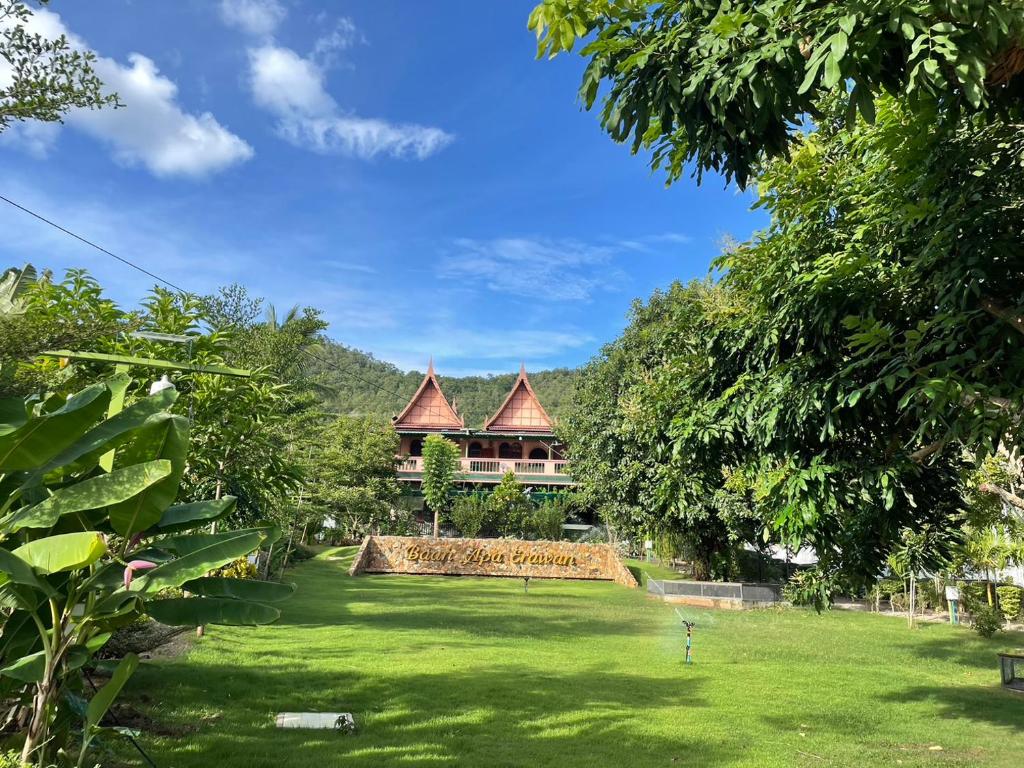 BAAN APA ERAWAN Resortにある庭