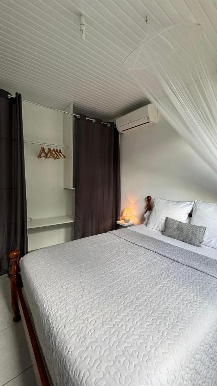 Postel nebo postele na pokoji v ubytování Casa Tropical · T3 Calme & Spacieux