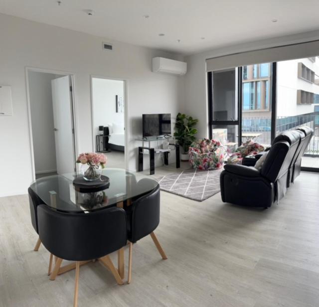 2 Bedrooms apprtmt Plus Underground Parking in CBD - Resim 5