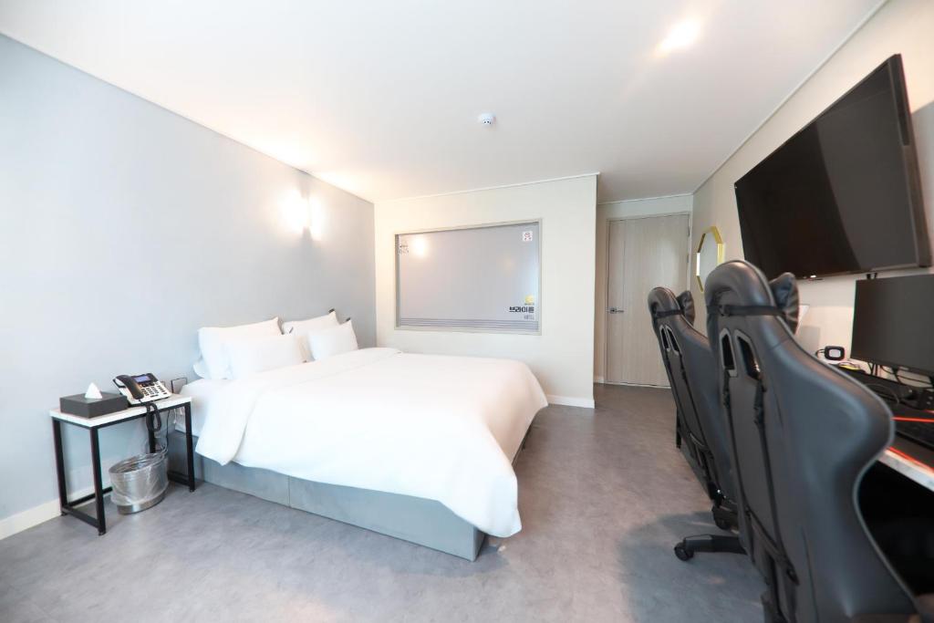 TV a/nebo společenská místnost v ubytování Brighton Hotel