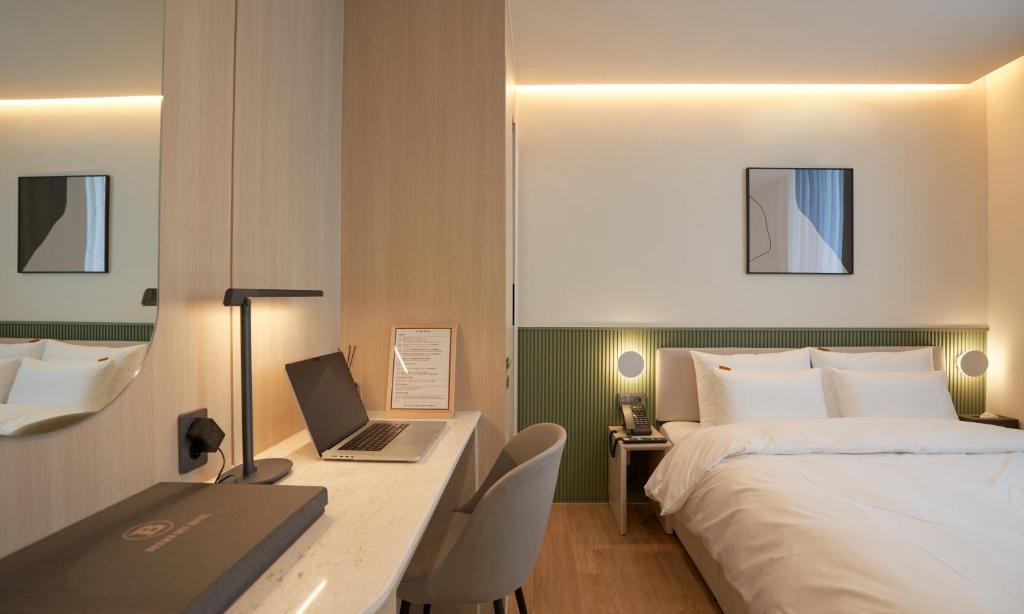 Brown Dot Hotel Gunsan Terminal Branch - King Room