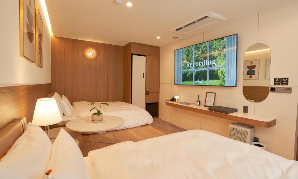 Brown Dot Hotel Gunsan Terminal Branch - Überlegener Familienzimmer