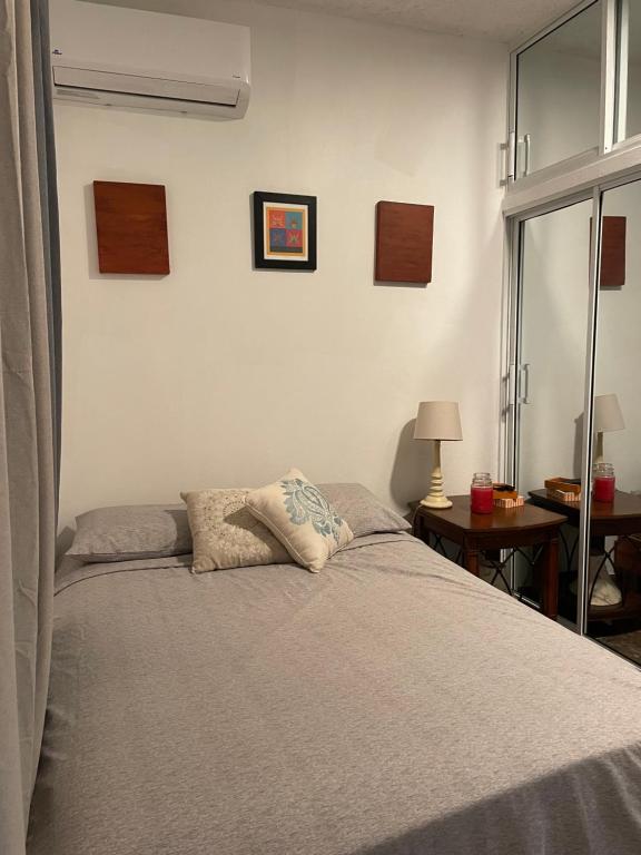 Postel nebo postele na pokoji v ubytování Casa Jacaranda