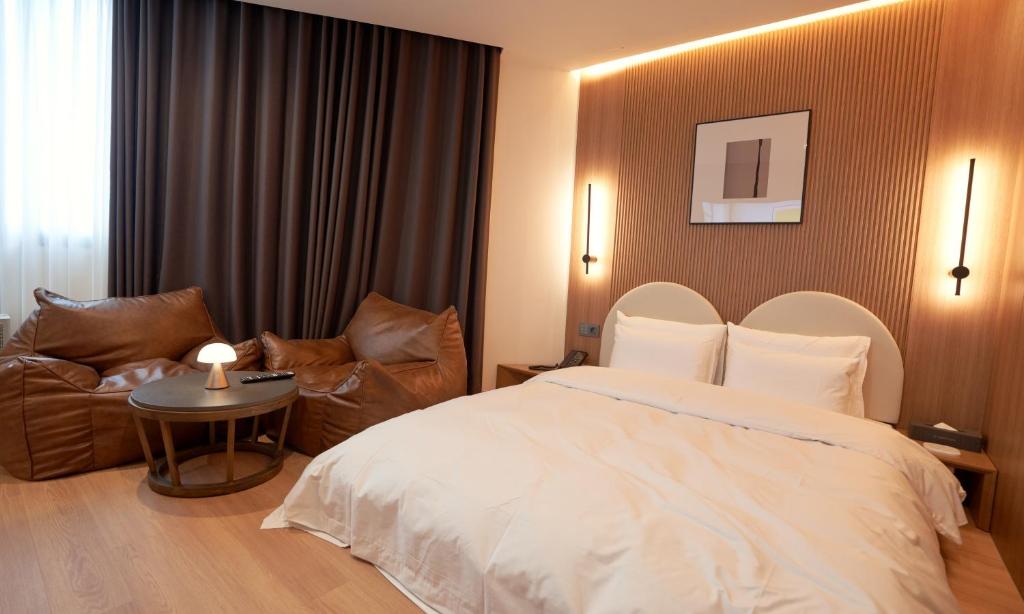 Brown Dot Hotel Gunsan Terminal Branch - Deluxe Suite