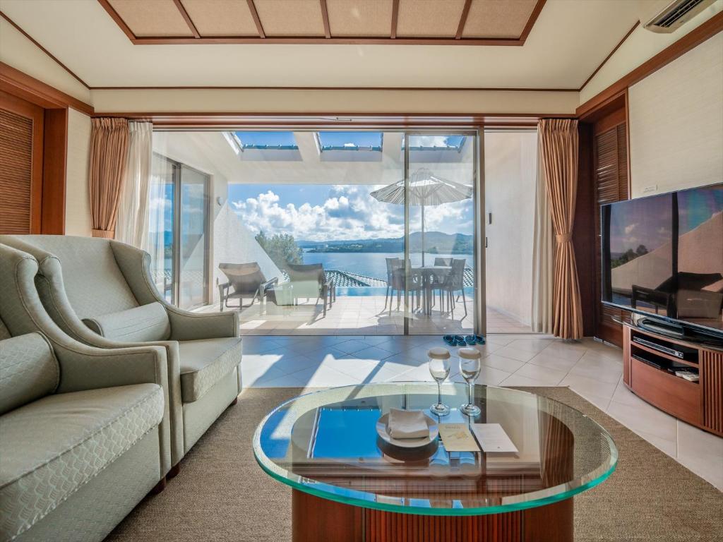 Oriental Hills Okinawa - Luxury Suite With Private Pool