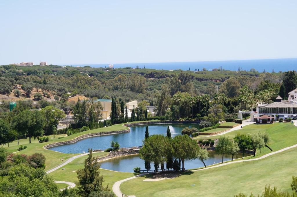 Penthouse with Sea and Golf Views 50m2 Terrace 2 Bedrooms 2 Bathrooms Elviria