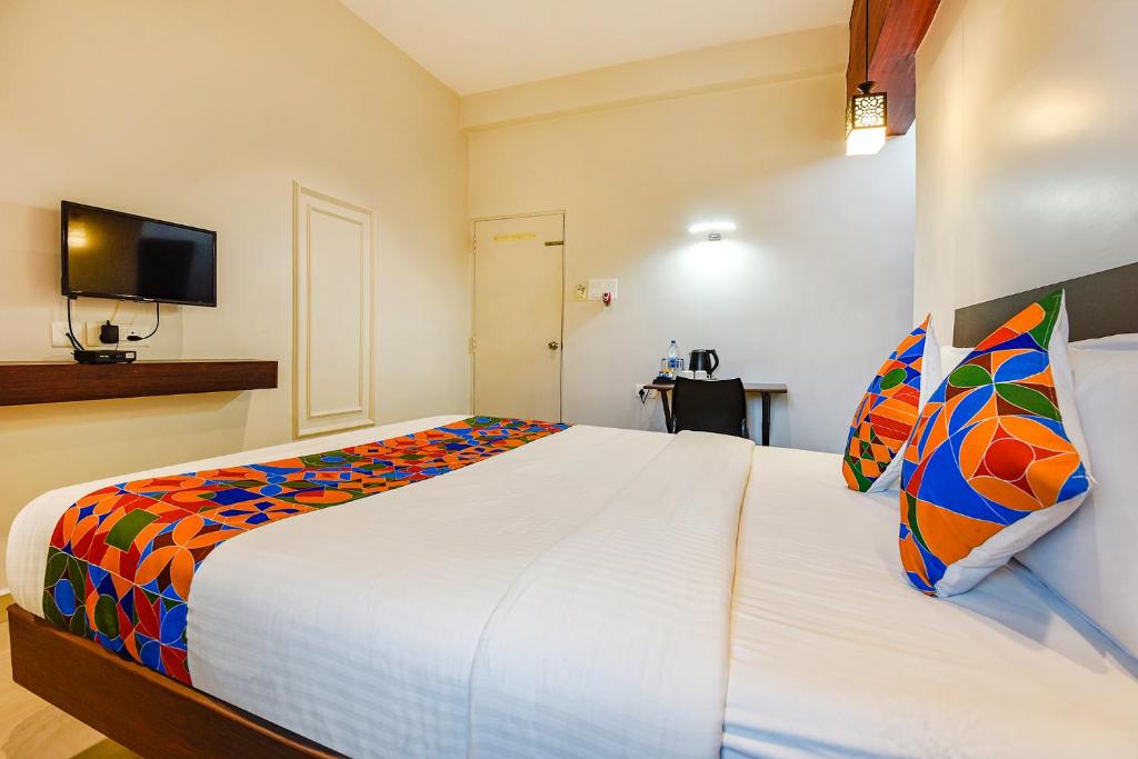 Postel nebo postele na pokoji v ubytování FabHotel Prime Swarnam, Old Goa