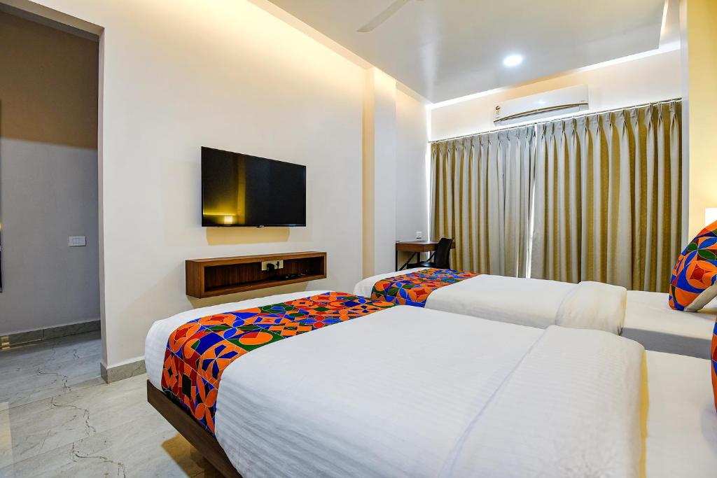 Postel nebo postele na pokoji v ubytování FabHotel Prime Swarnam, Old Goa