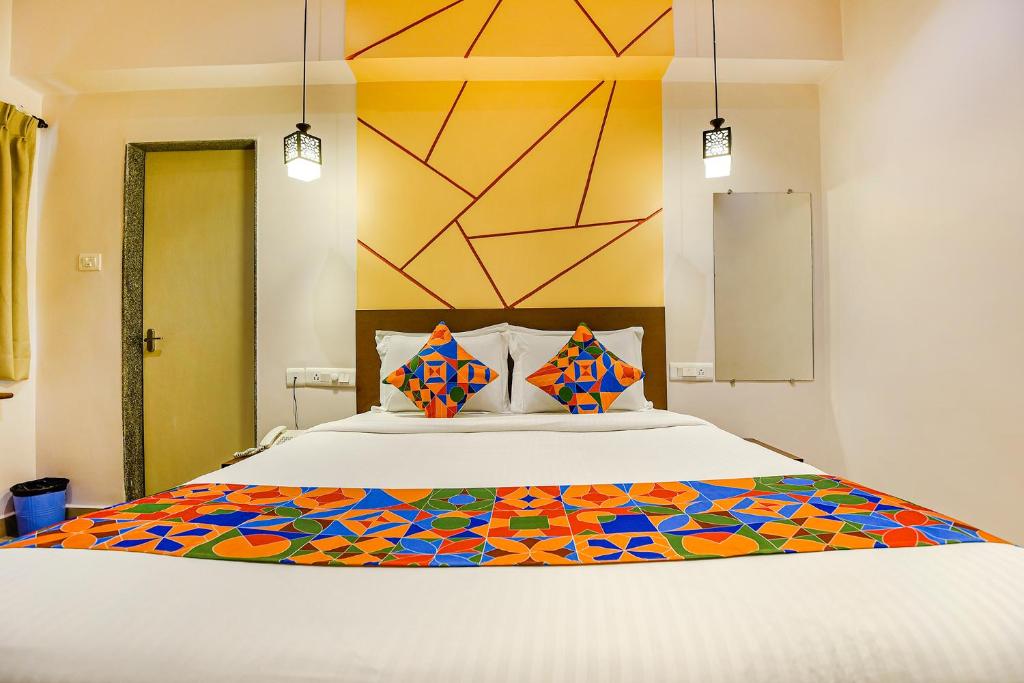 Postel nebo postele na pokoji v ubytování FabHotel Prime Swarnam, Old Goa