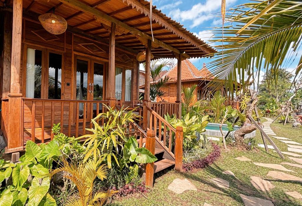 Taman di luar Jagadhita Villas Ubud Bali