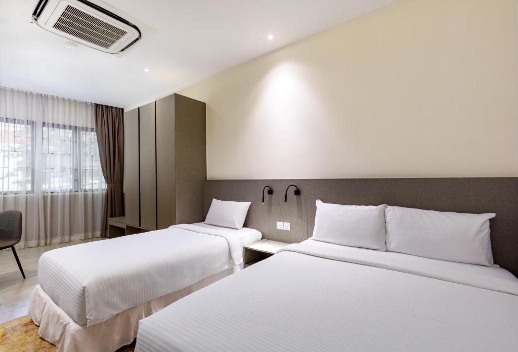 Letto o letti in una camera di Hutton Central Hotel Managed by The Ascott Limited