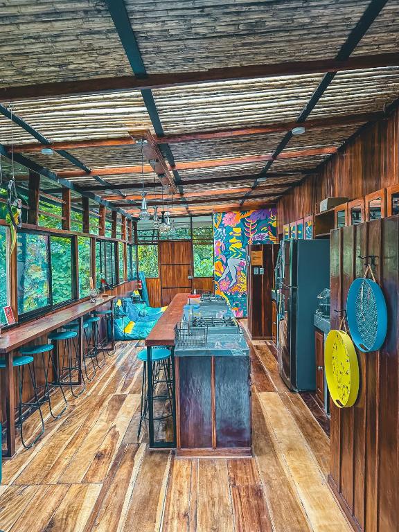 Kuchyň nebo kuchyňský kout v ubytování Selva Madre Eco-Sanctuary