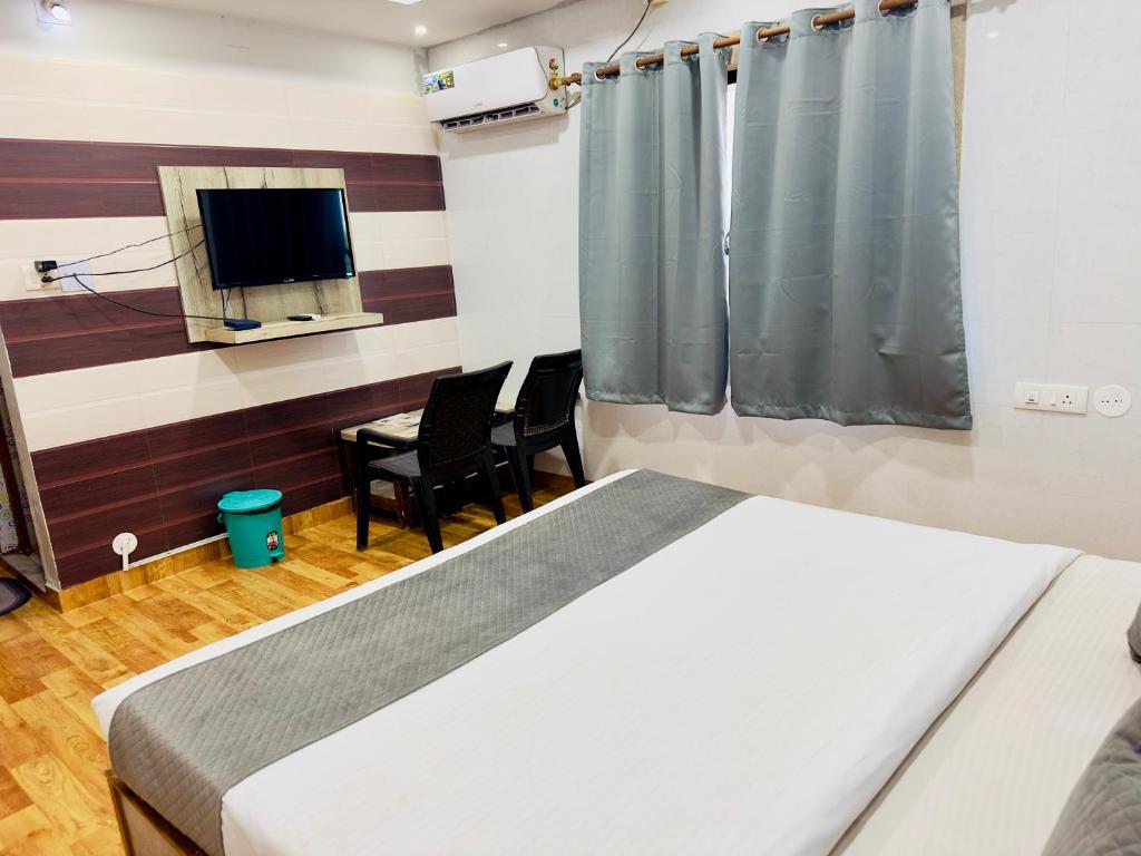 TV a/nebo společenská místnost v ubytování Hi5 Hotel Aryan