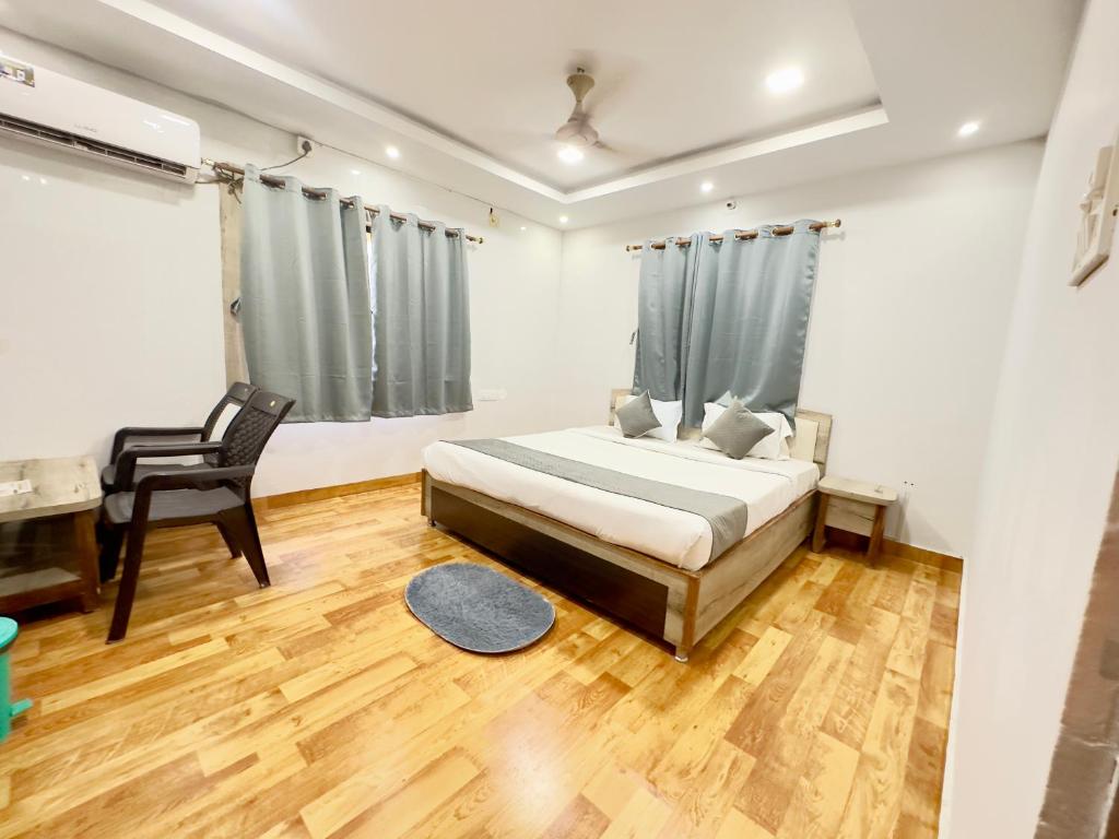 Postel nebo postele na pokoji v ubytování Hi5 Hotel Aryan