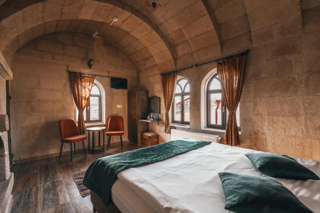 Postel nebo postele na pokoji v ubytování Sierra Cave Göreme Cappadocia
