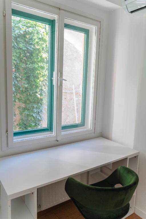 Zdjęcie z galerii obiektu Spacious 1BR-2BA Old-Town Condo w Zagrzebiu