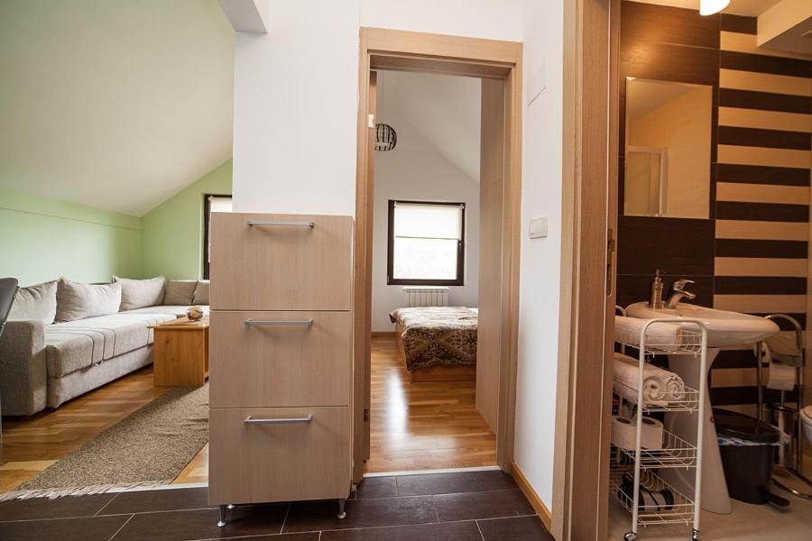 Apartment Gledovic - Apartment With Balcony