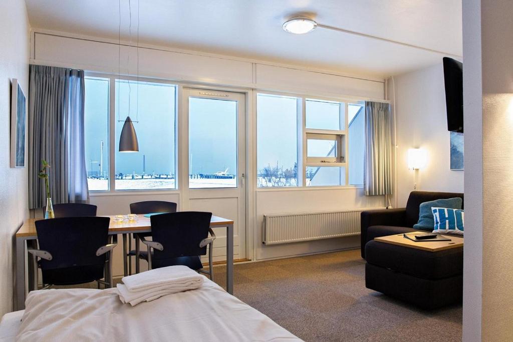Postel nebo postele na pokoji v ubytování Karrebaeksminde Strandhotel
