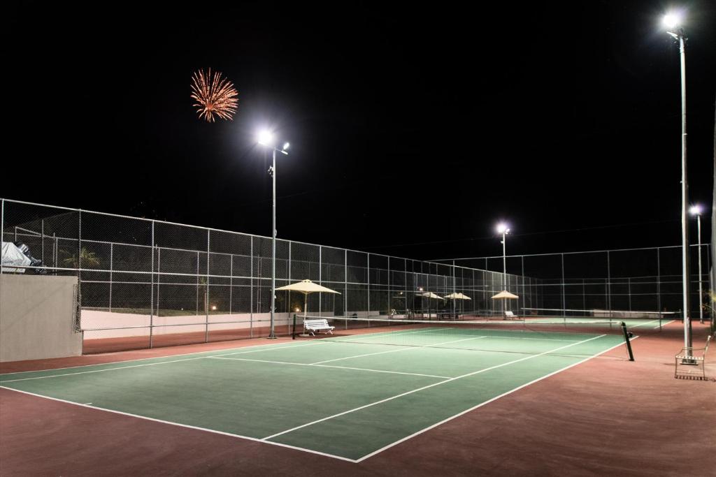 Tennis and/or squash facilities at Potidea Palace Hotel or nearby