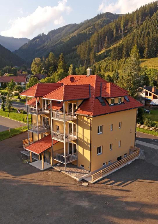 an image of a building under construction with a roof at Steirermaxx Apartments in Gaal
