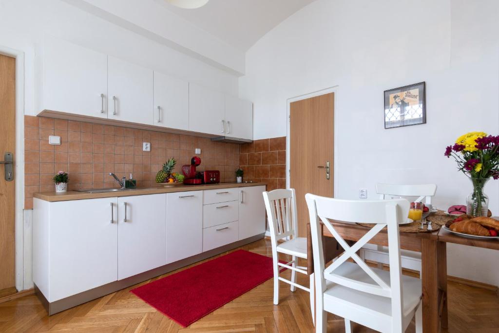 Prague Siesta Apartments - One-Bedroom Apartment - Ground Floor