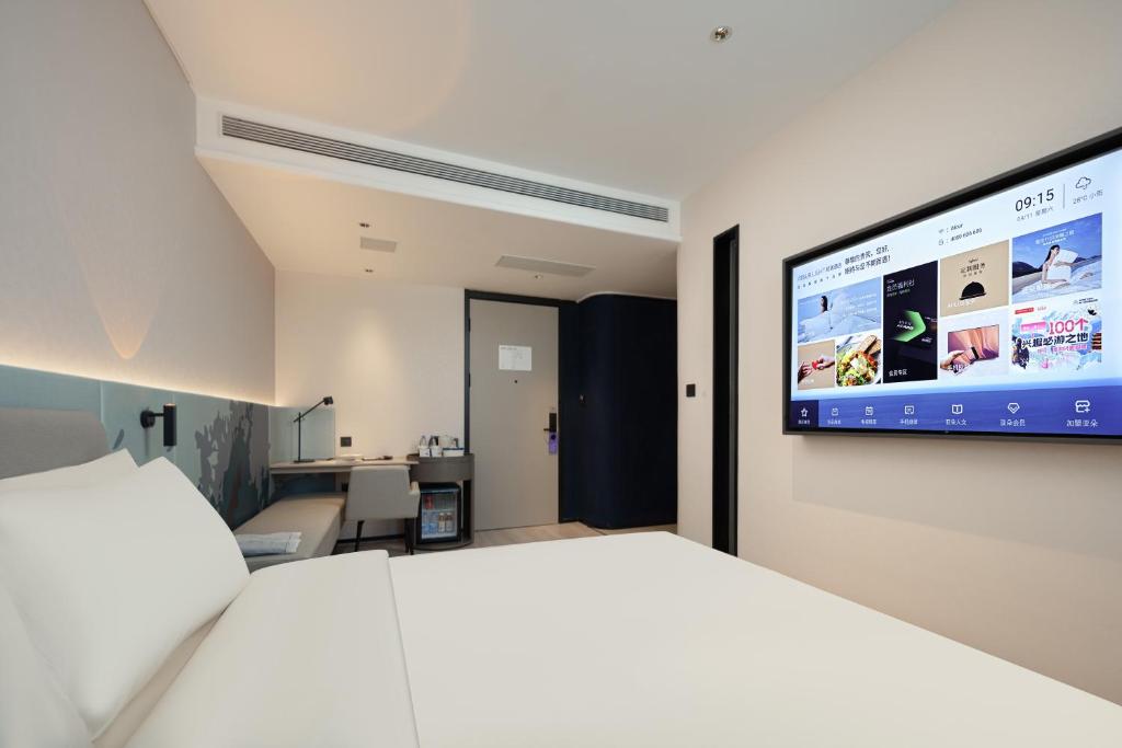 TV a/nebo společenská místnost v ubytování Atour Light Hotel Qingdao Zhanqiao Guancheng Road