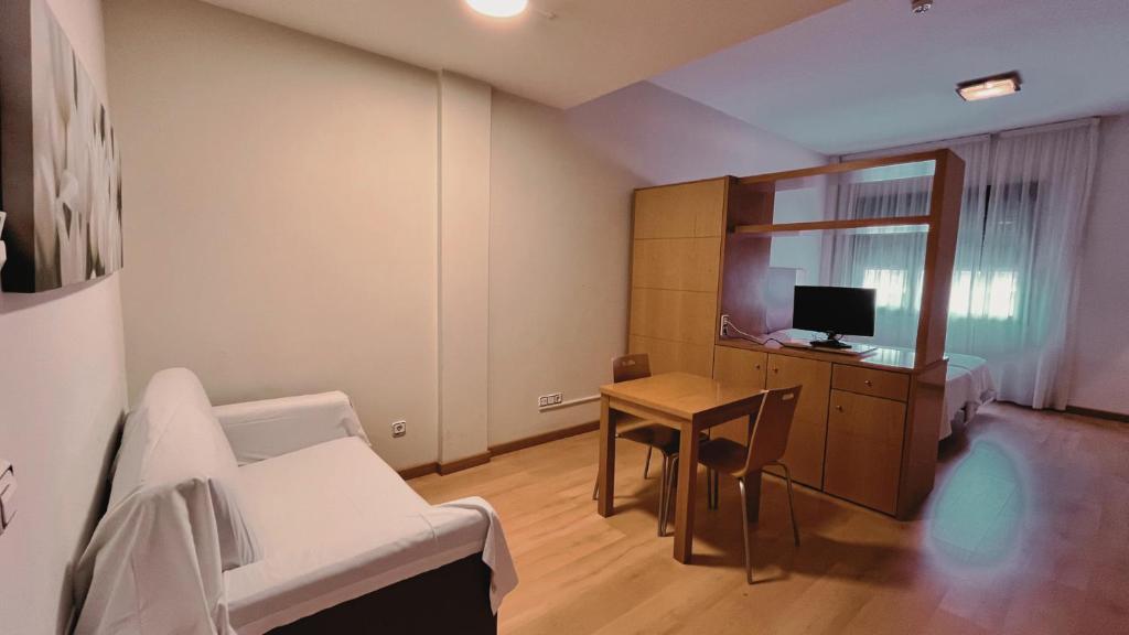TV a/nebo společenská místnost v ubytování Hotel-Apartamentos Tartesos