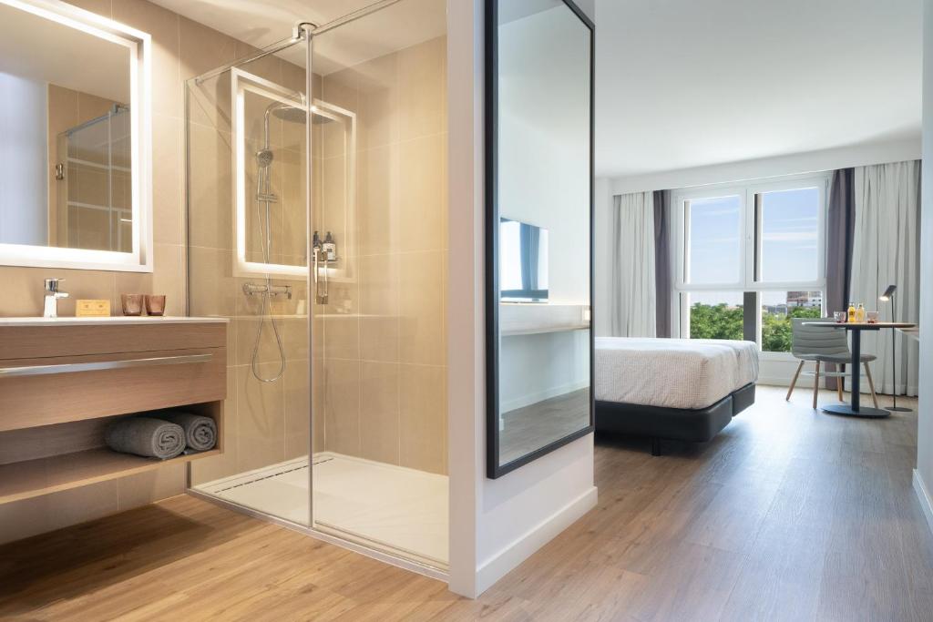 Koupelna v ubytování INNSiDE by Meliá Madrid Valdebebas