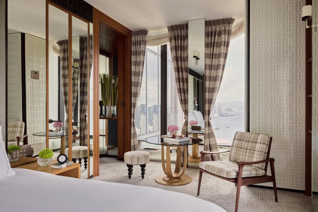 Postel nebo postele na pokoji v ubytování Rosewood Hong Kong