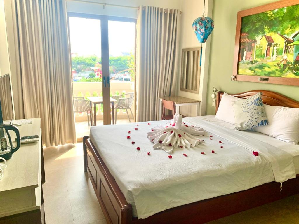 Postel nebo postele na pokoji v ubytování De Vivre Hoi An Hotel