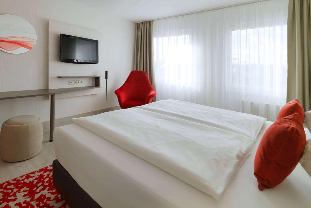 Postel nebo postele na pokoji v ubytování Ramada by Wyndham Dresden