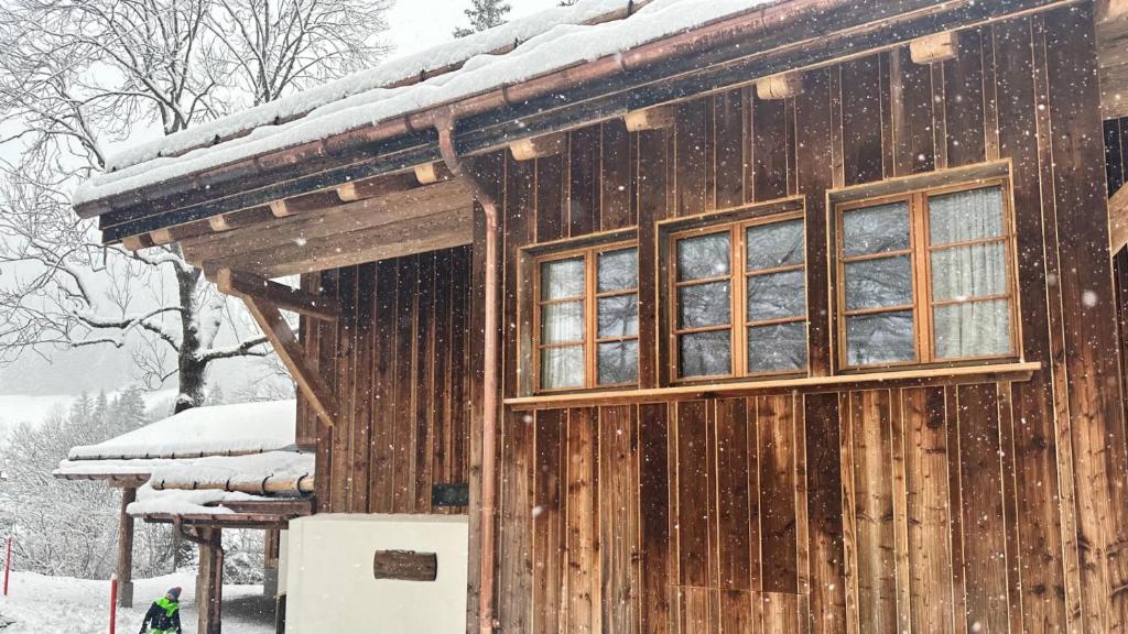 Chalet by the River in Gstaad With Sauna v zimě