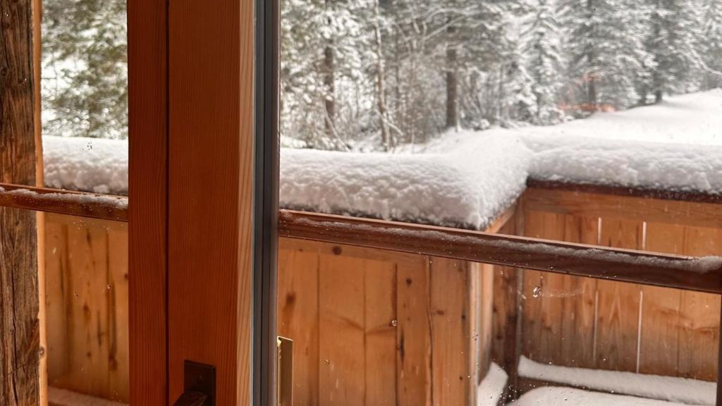 Chalet by the River in Gstaad With Sauna v zimě