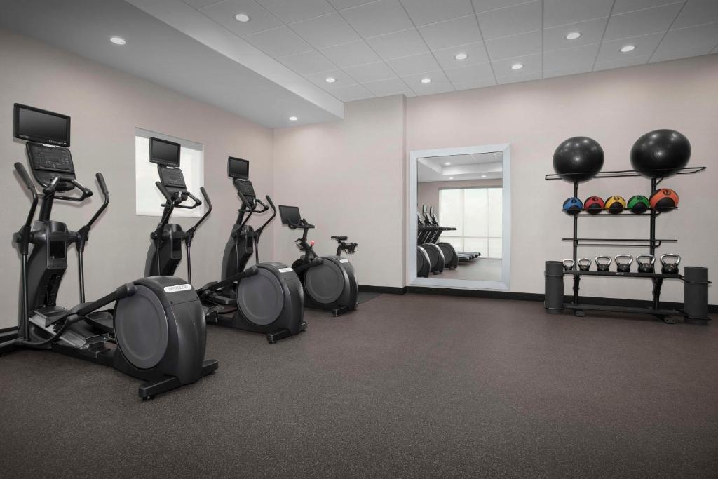 Fitness centrum a/nebo fitness zařízení v ubytování Home2 Suites By Hilton Phoenix North Happy Valley