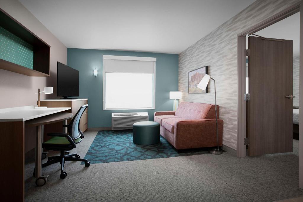 TV a/nebo společenská místnost v ubytování Home2 Suites By Hilton Phoenix North Happy Valley