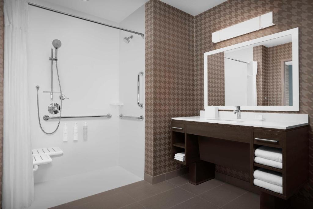 Koupelna v ubytování Home2 Suites By Hilton Phoenix North Happy Valley