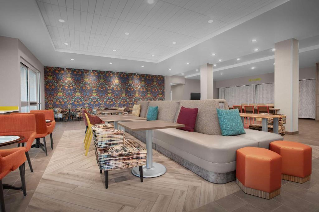 Posezení v ubytování Home2 Suites By Hilton Phoenix North Happy Valley