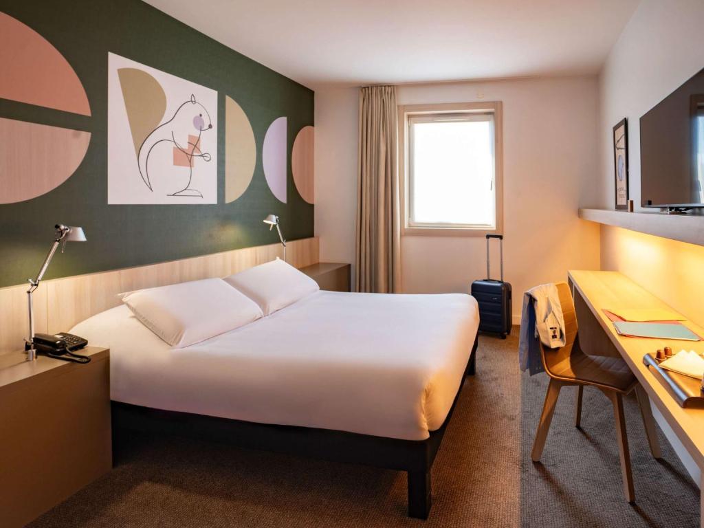 Postel nebo postele na pokoji v ubytování ibis Styles Guéret