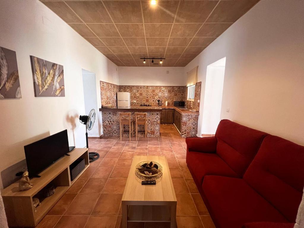 Televízia a/alebo spoločenská miestnosť v ubytovaní BAMBÚ · Casa rural en Vejer con piscina privada