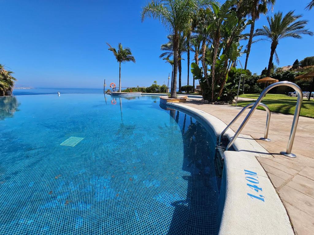 Swimmingpoolen hos eller tæt på Casa TERNASCO - Sea View Terrace