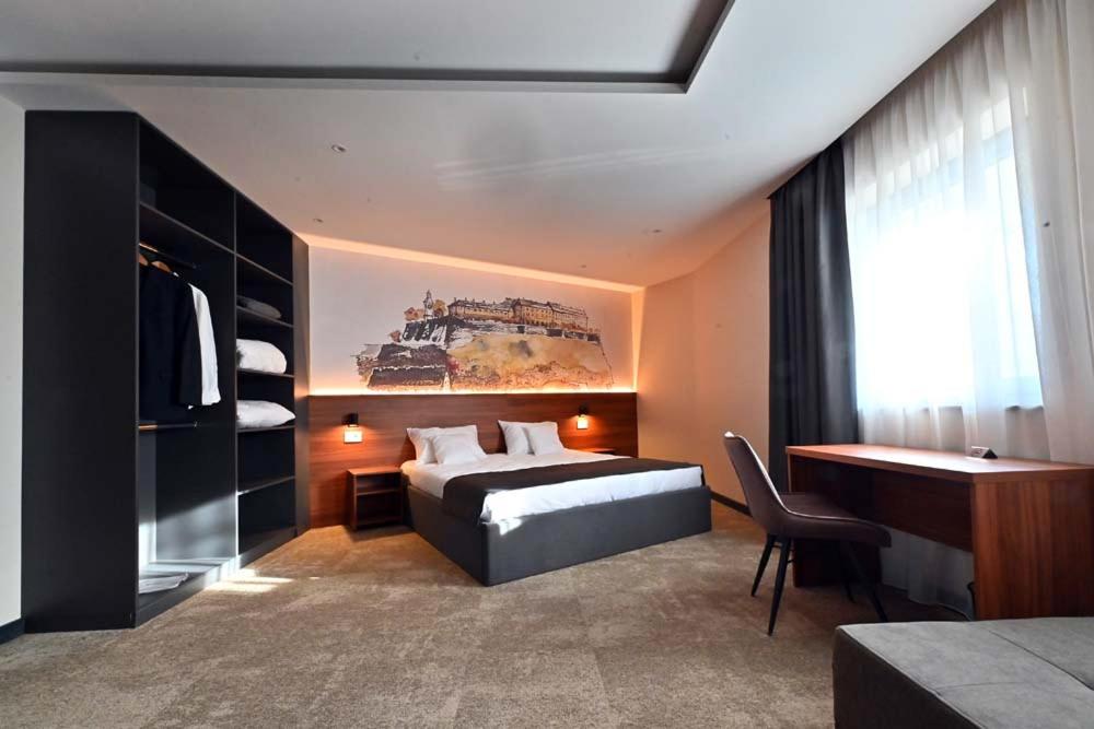 Postel nebo postele na pokoji v ubytování Tvrdjava Rooms - Novi Sad