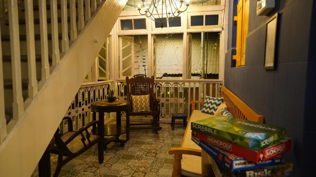 Posezení v ubytování GoSolo Stays Bandra Hostel