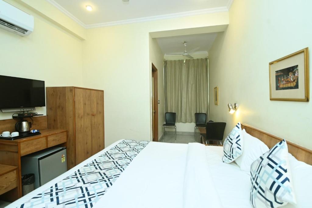 Hotel Yulia- Le Amour Inn - Deluxe Double Room