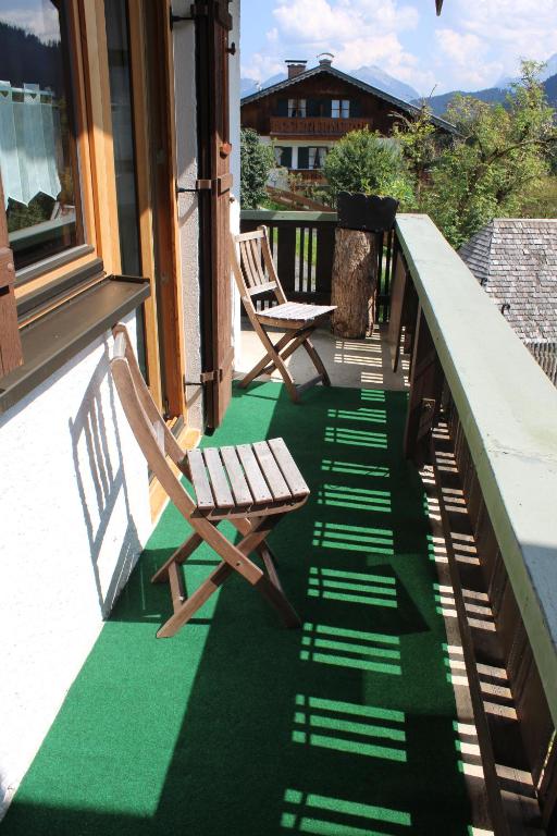 Pfeiffer Alm am Sonnenhang mit Blick auf die Zugspitze - 5