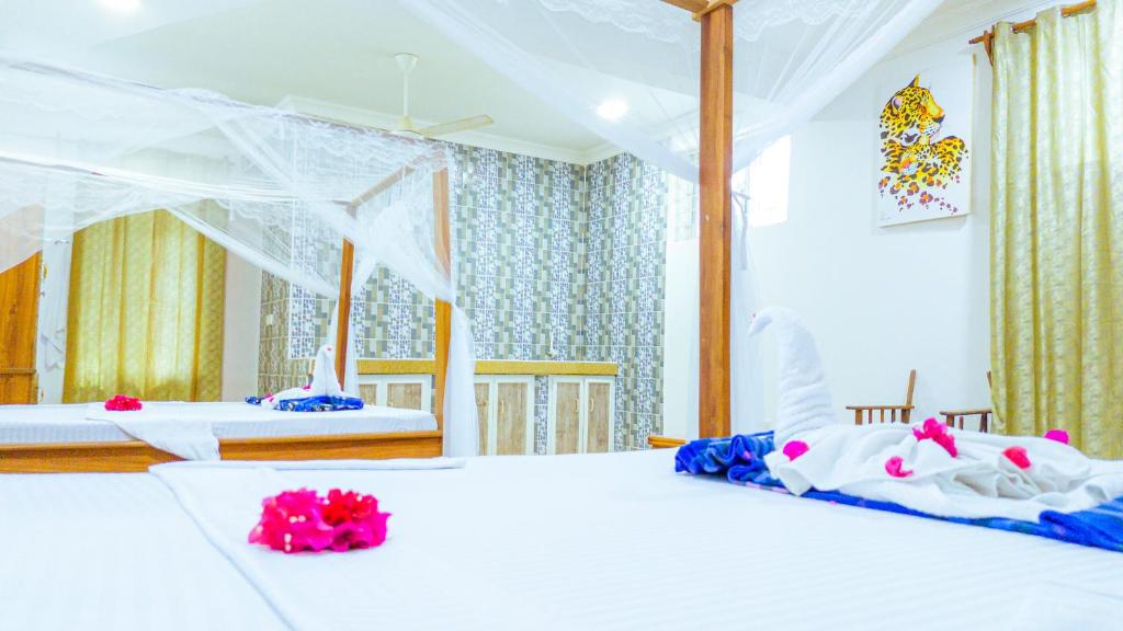 Postel nebo postele na pokoji v ubytování Sands Inn Hotel