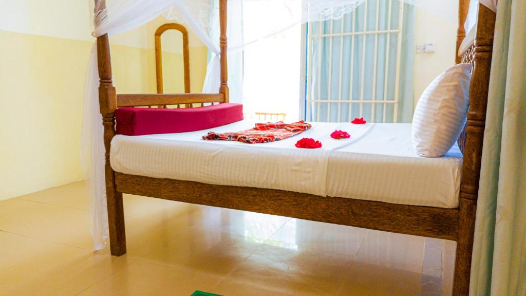 Postel nebo postele na pokoji v ubytování Sands Inn Hotel