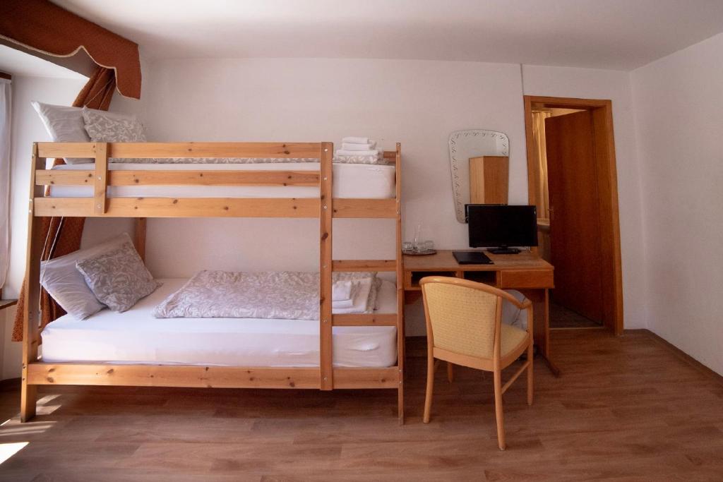 Postel nebo postele na pokoji v ubytování Hotel Des Alpes - Restaurant & Pizzeria