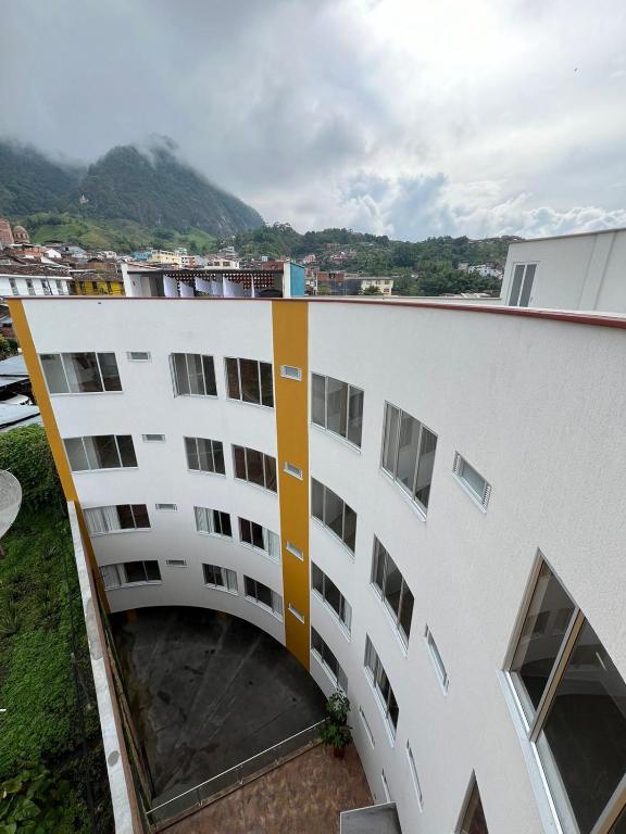 Nespecifikovaný výhled na hory nebo výhled na hory při pohledu z hotelu