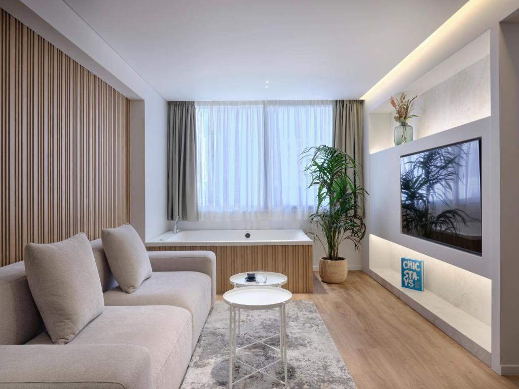 
Deluxe Suite with Spa Bath
