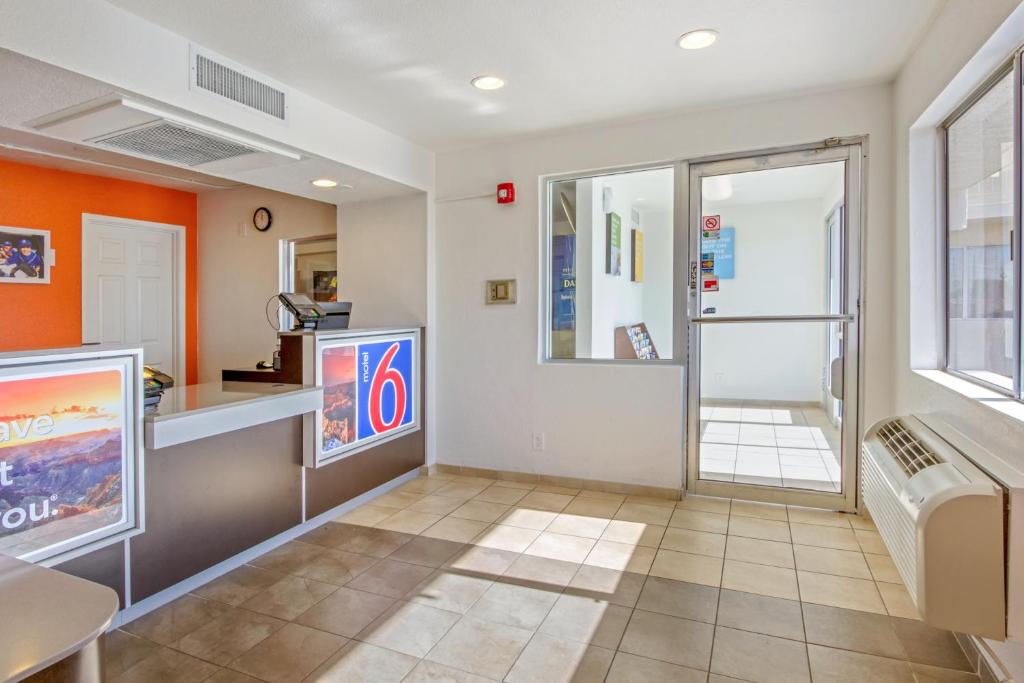 Fotografie z fotogalerie ubytování Motel 6-Phoenix, AZ - North Bell Road v destinaci Phoenix